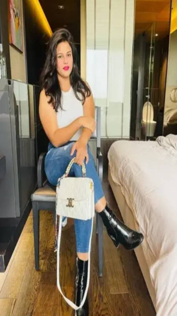 Connaught place call girl service